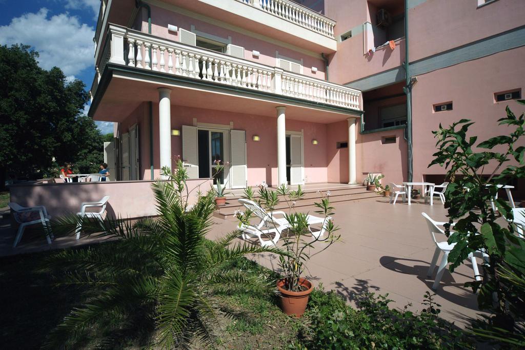 Hotel Happy Marina di Pietrasanta Exterior photo