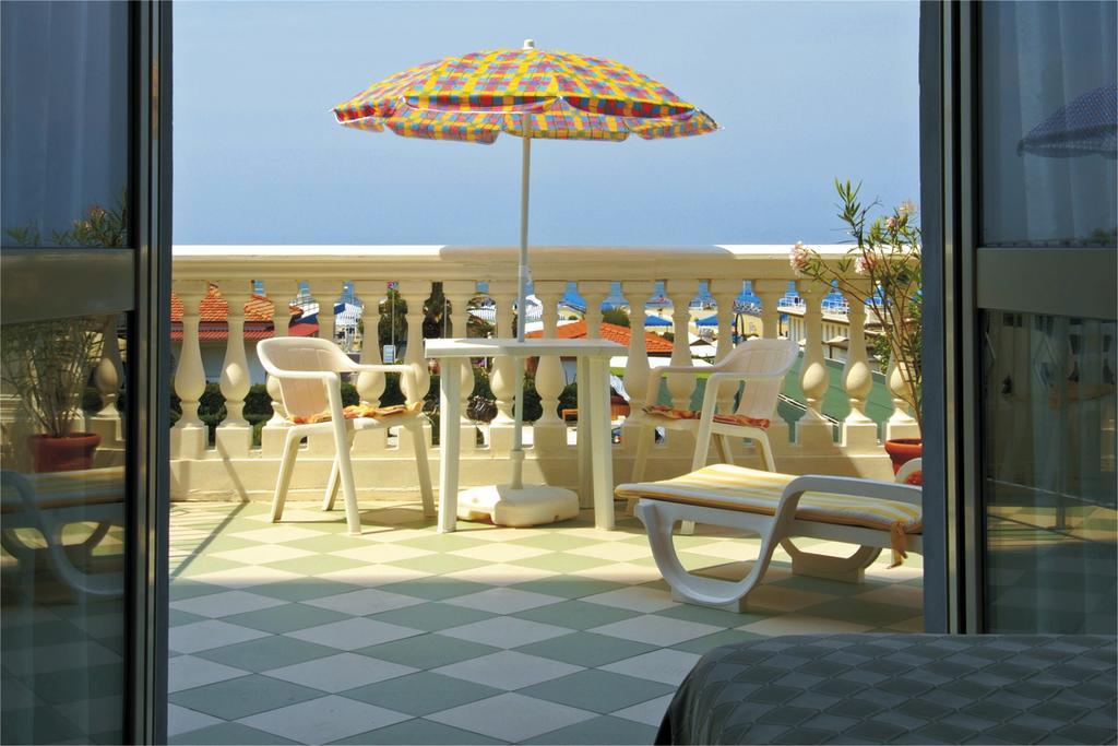 Hotel Happy Marina di Pietrasanta Exterior photo